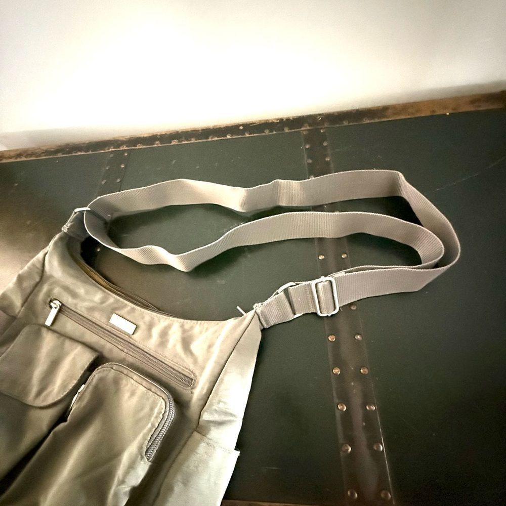 Baggallini Everywhere Crossbody Bag w Pockets Gray - Picture 7 of 7